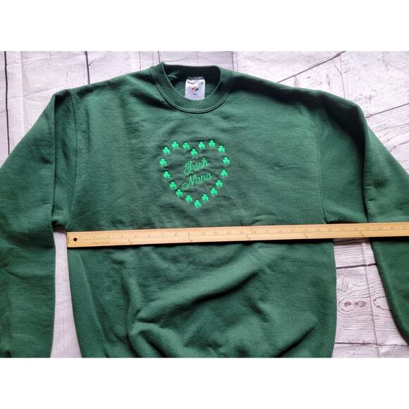 Irish Nana Shamrock Heart Embroidered Green Sweatshirt Jerzees Size M St Patrick - Picture 5 of 7